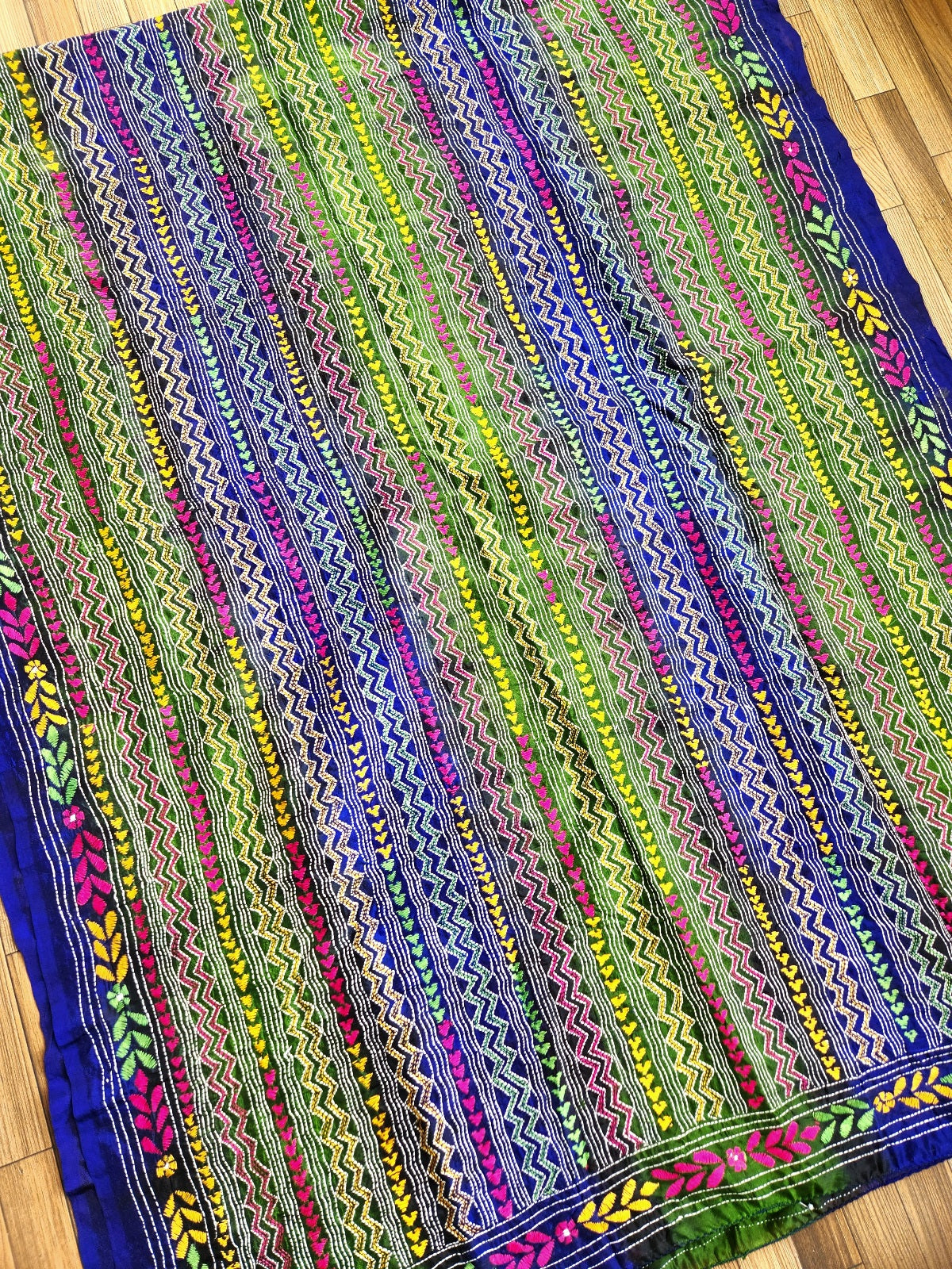 kantha dupatta green dupatta mehndi look peacock colors