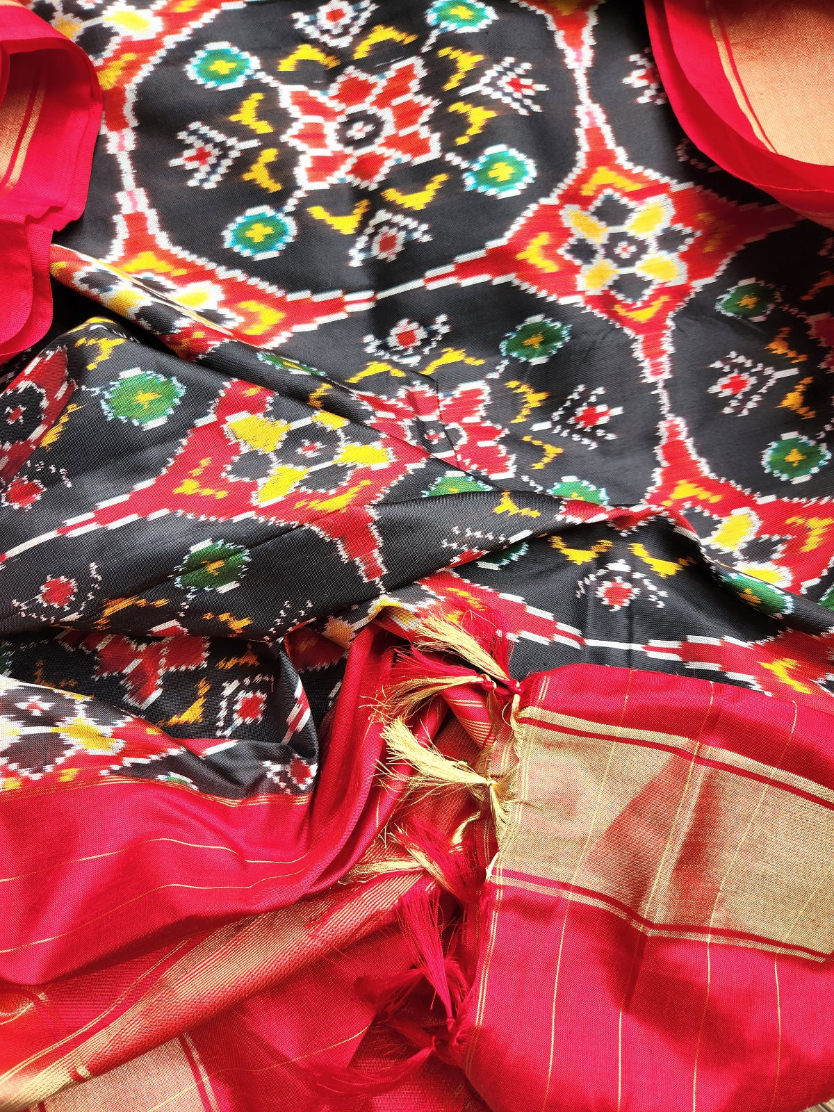 Patola Silk Dupatta Black dupatta Handloom Indian gifts Wedding Shopping ikat dupatta