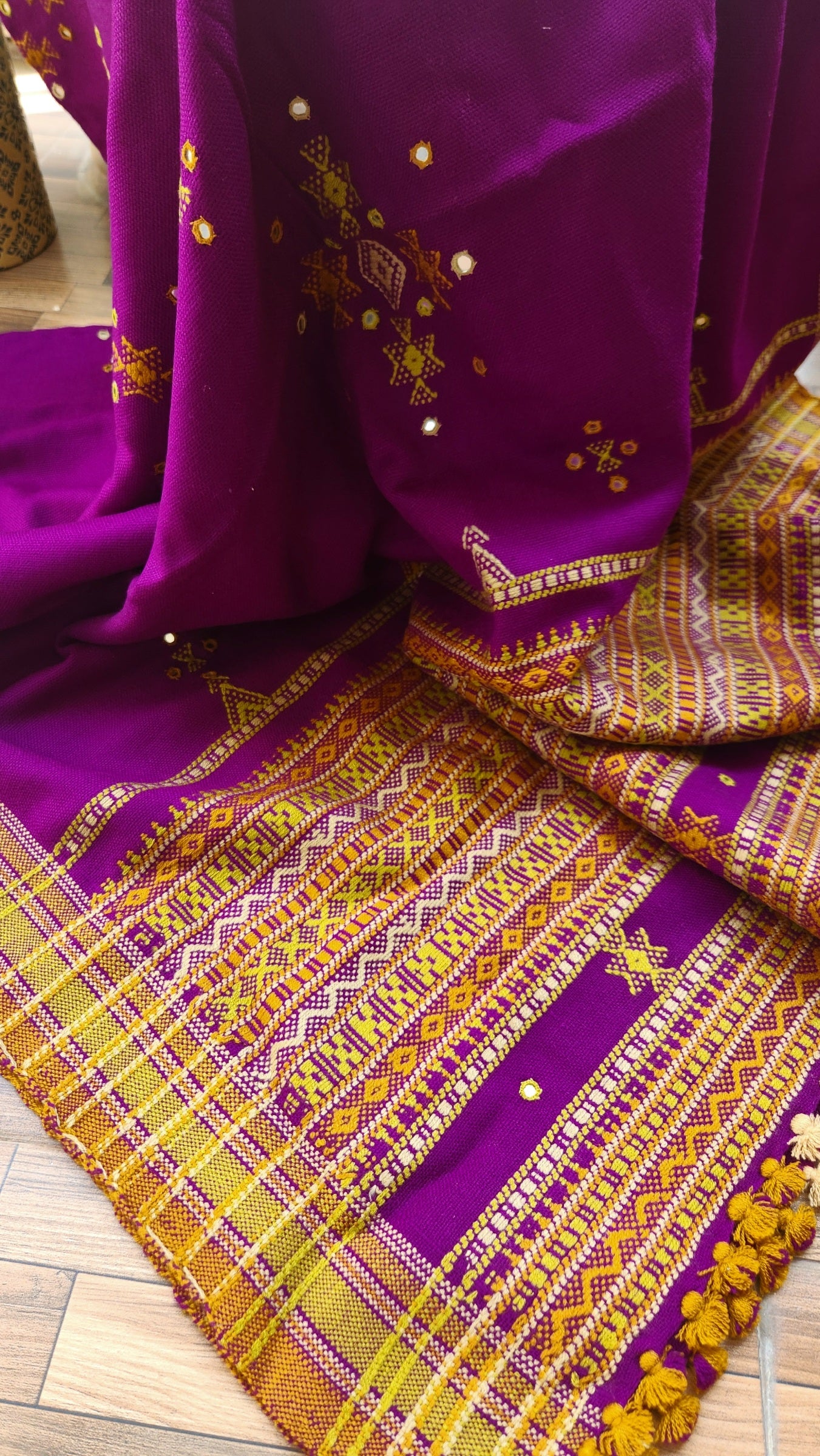BHUJODI SHAWL