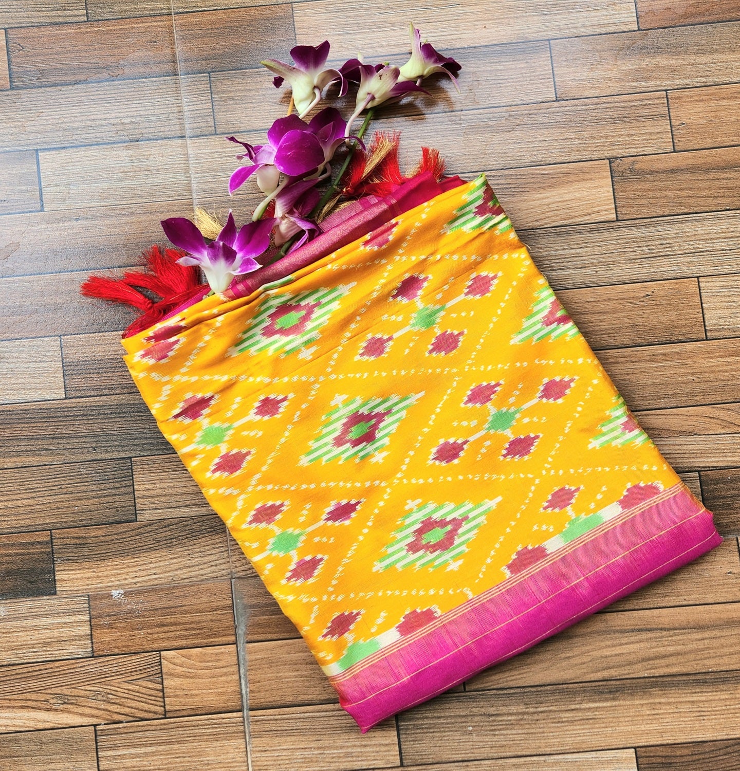 Patola Silk Dupatta Yellow dupatta Handloom Indian gifts Wedding Shopping ikat dupatta