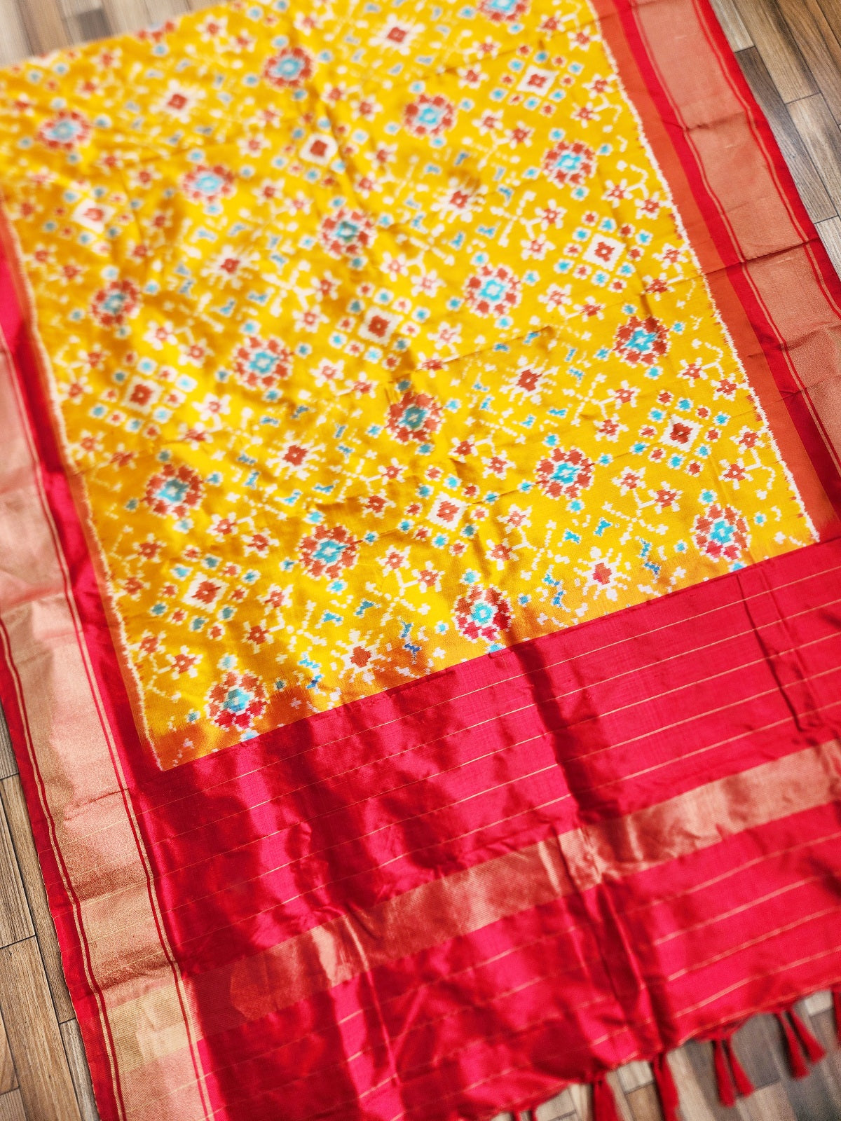 Patola Silk Dupatta Yellow dupatta Handloom Indian gifts Wedding Shopping ikat dupatta Haldi outfit
