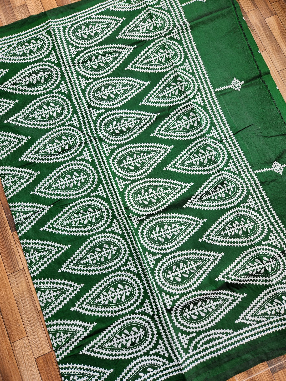 kutchworksaree sareeonline kutchworkonline kutchibharat green saree mehndi look
