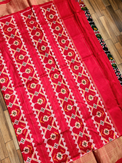 Ikat patola Pochampally saree Red saree, Black Saree, wedding shopping, wedding saree, green saree, mehndi look