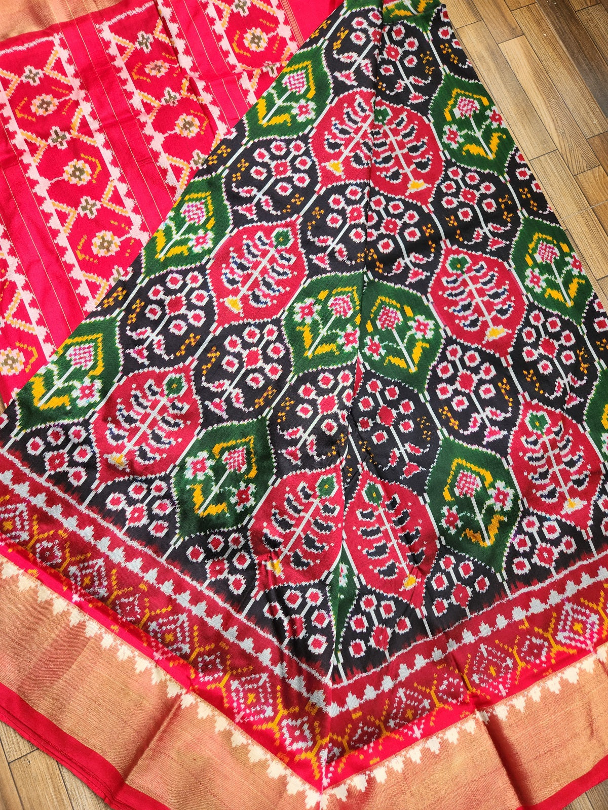 Ikat patola Pochampally saree Red saree, Black Saree, wedding shopping, wedding saree, green saree, mehndi look