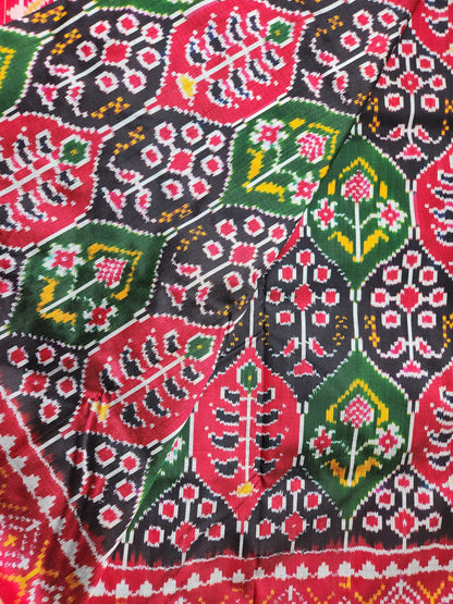 Ikat patola Pochampally saree Red saree, Black Saree, wedding shopping, wedding saree, green saree, mehndi look