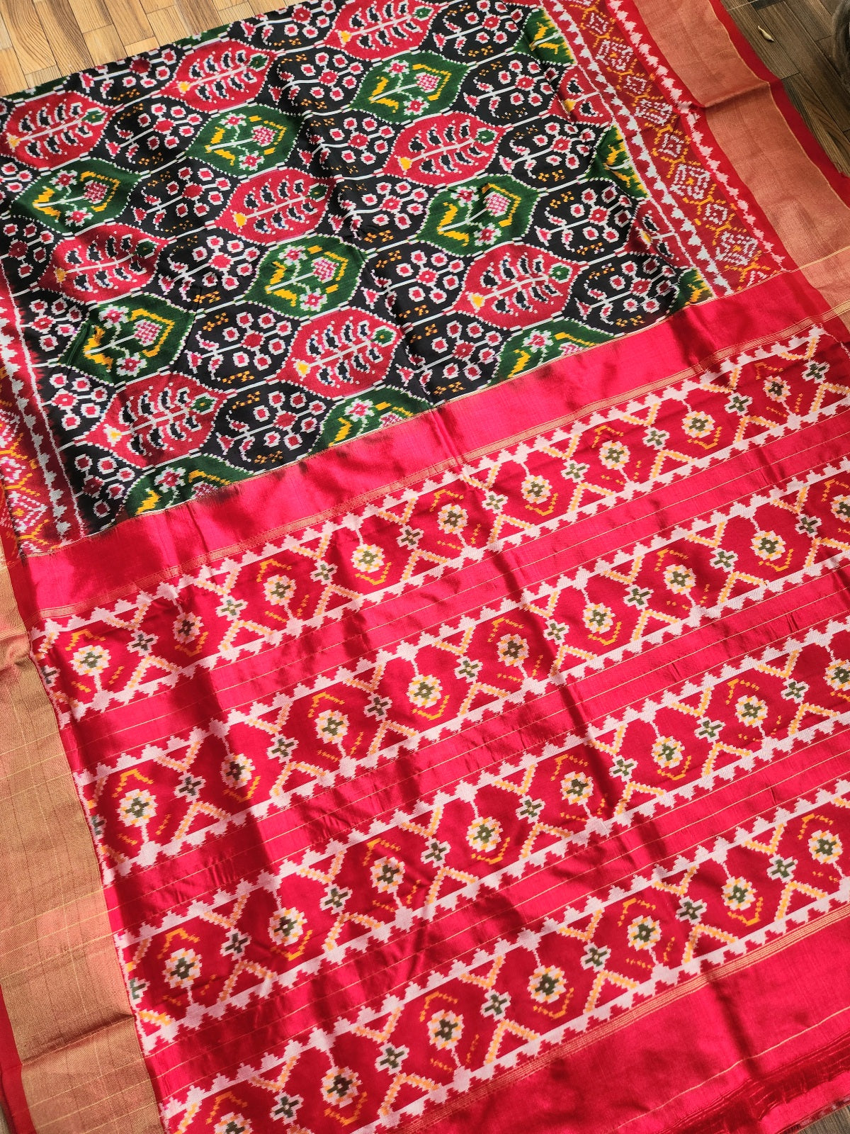 Ikat patola Pochampally saree Red saree, Black Saree, wedding shopping, wedding saree, green saree, mehndi look