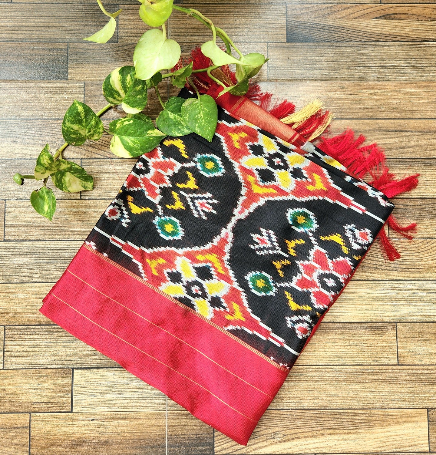 Patola Silk Dupatta Black and red dupatta Handloom Indian gifts Wedding Shopping  ikat dupatta