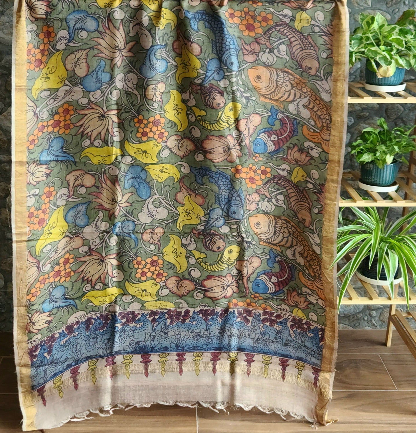 Green_dupatta_pen_kalamkari_dupatta_tussar_dupatta_one_of_a_kind_dupatta_fish_dupatta