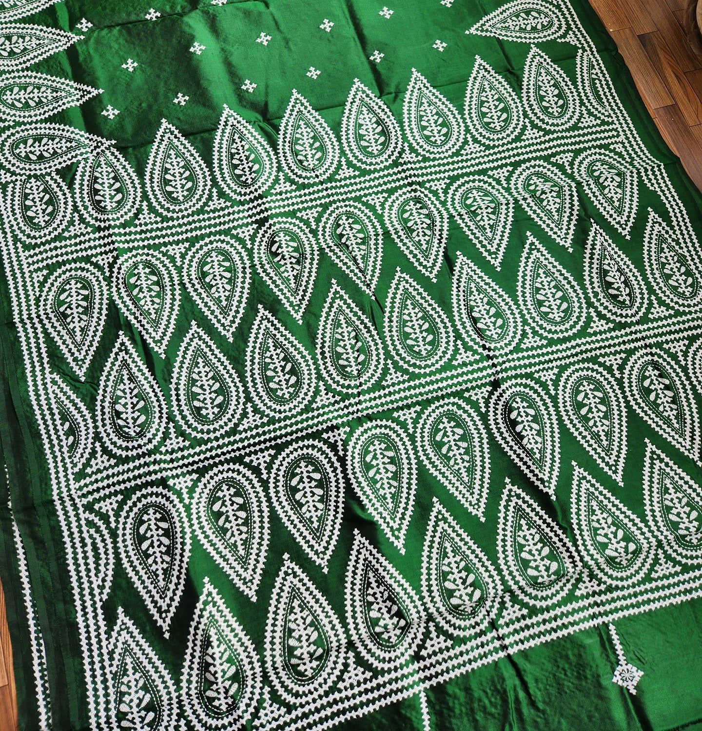kutchworksaree sareeonline kutchworkonline kutchibharat green saree mehndi look