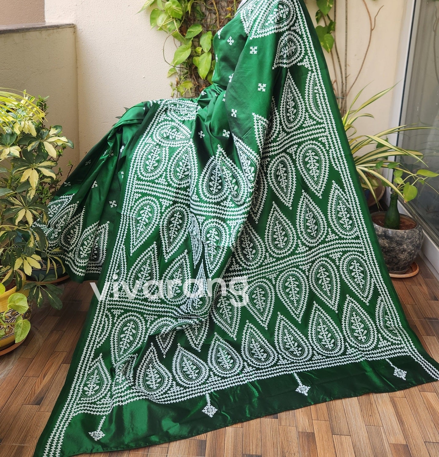 kutchworksaree sareeonline kutchworkonline kutchibharat green saree mehndi look