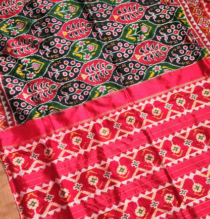 Ikat patola Pochampally saree Red saree, Black Saree, wedding shopping, wedding saree, green saree, mehndi look