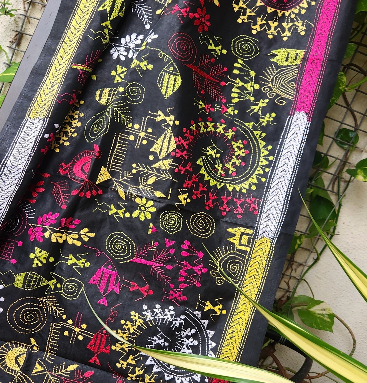 WARLI STOLE