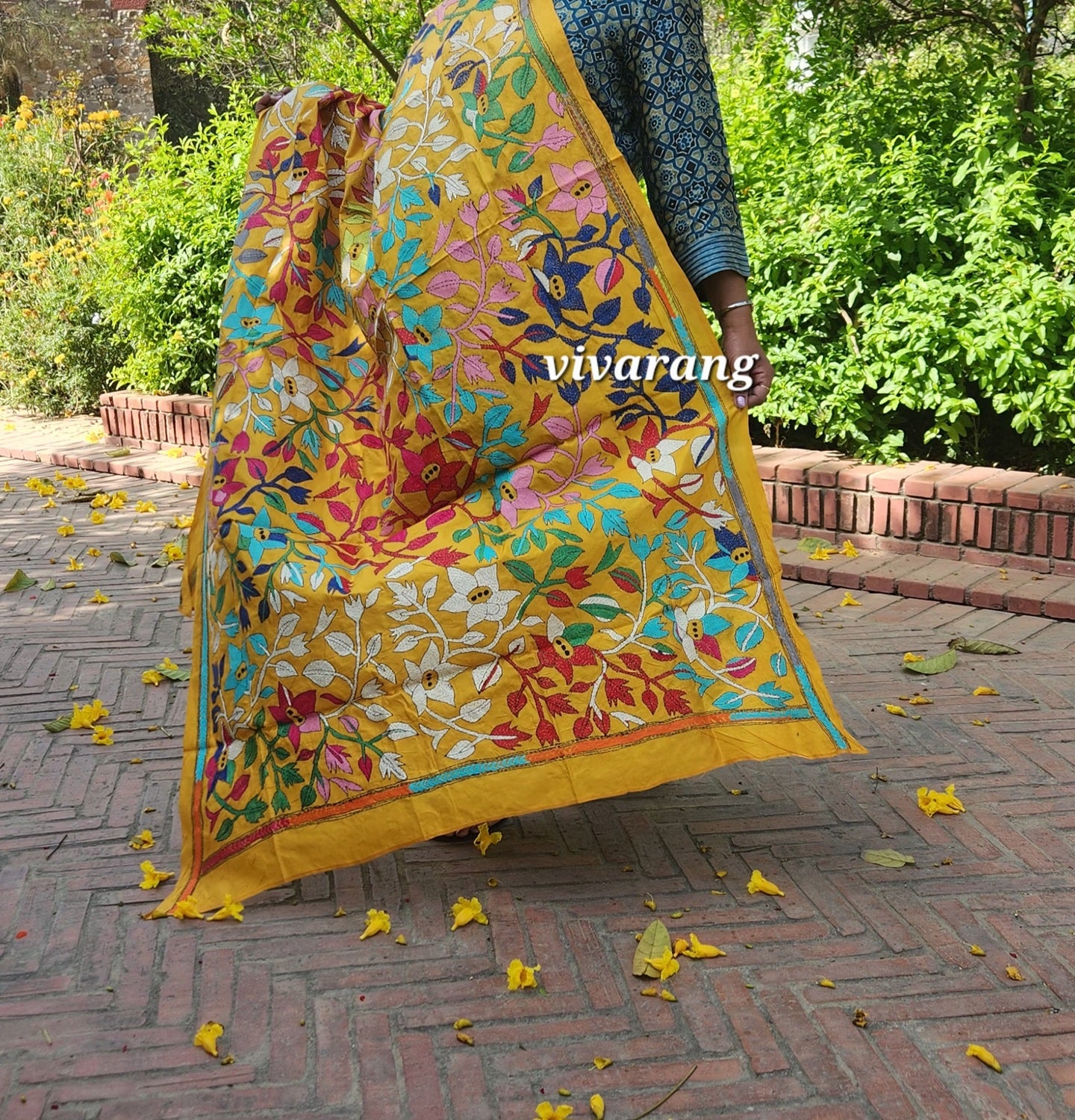 GOLDEN GLOW KANTHA DUPATTA