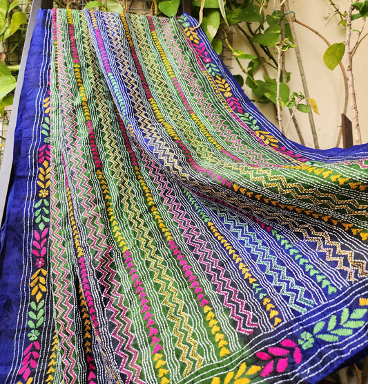 kantha dupatta green dupatta mehndi look peacock colors