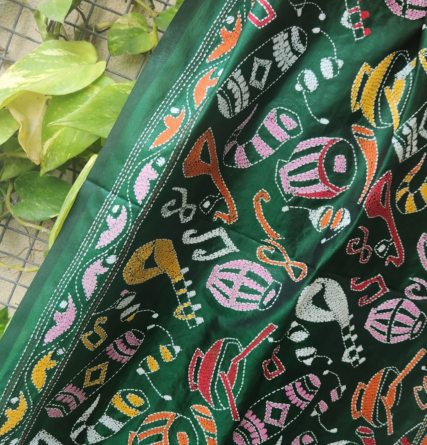 kantha stoles floral Indian gifts corporate gifts handmade slow fashion mehndi look green dupatta