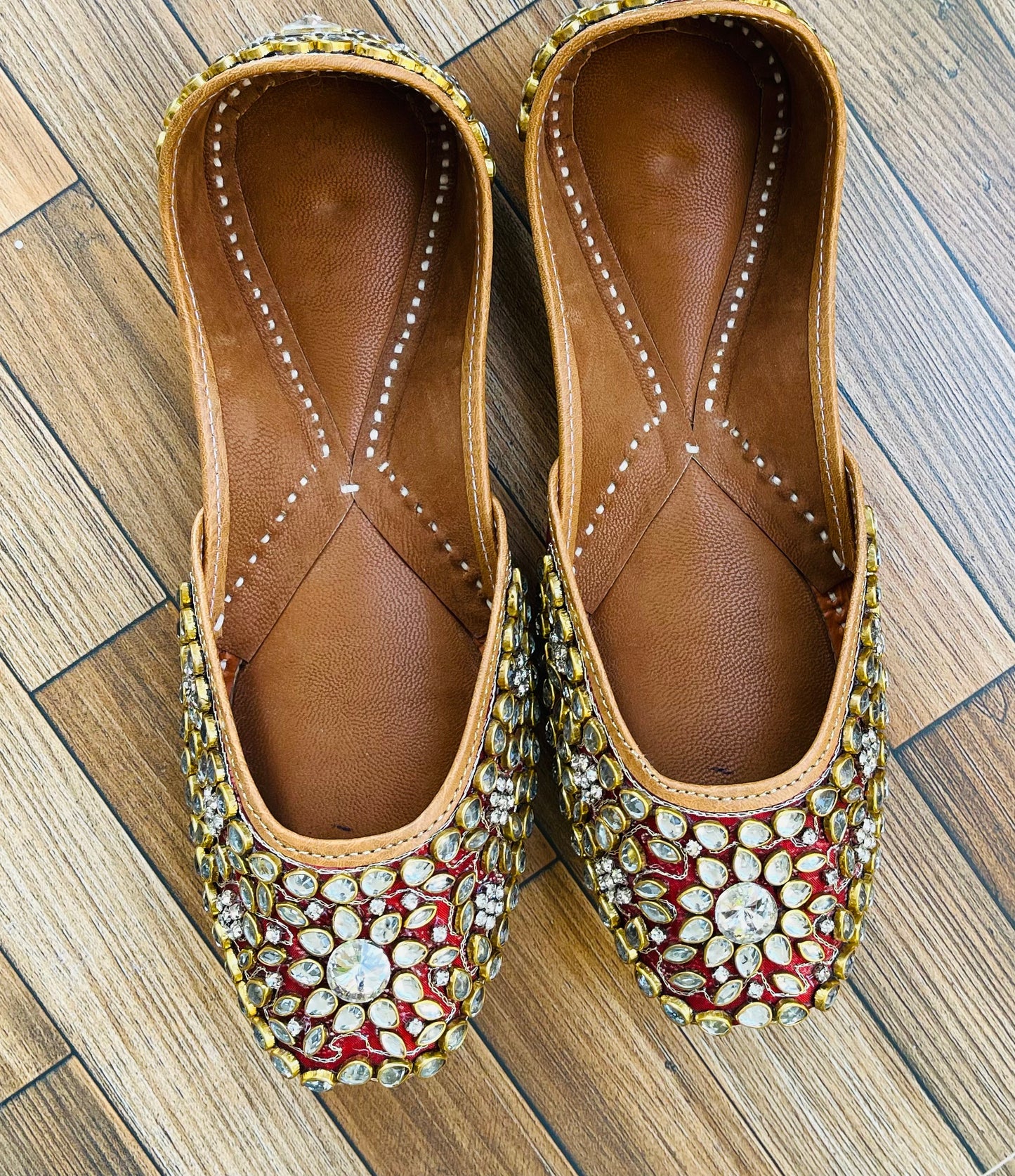 HANDCRAFTED MOJRI