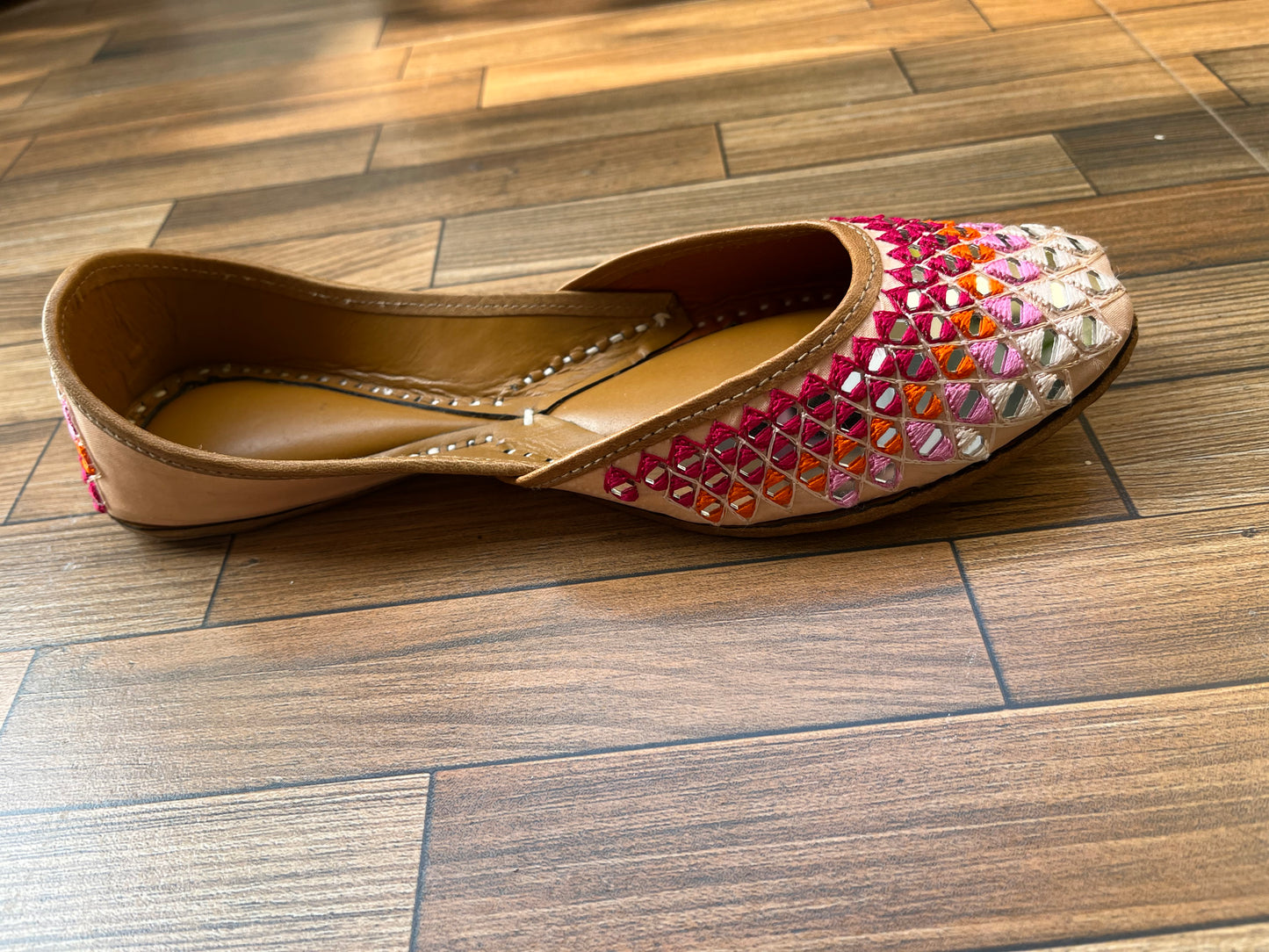 HANDCRAFTED MOJRI