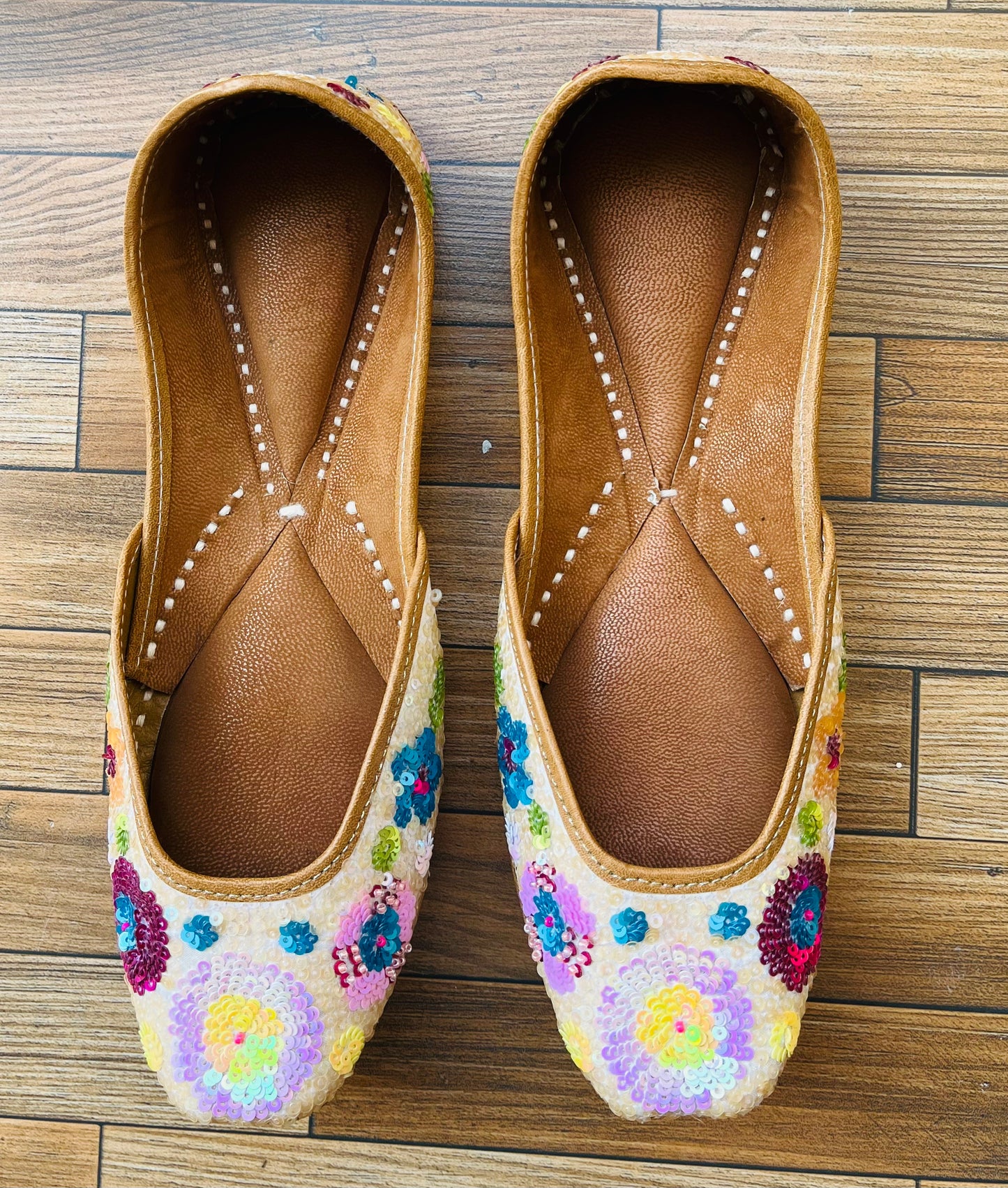 HANDCRAFTED MOJRI
