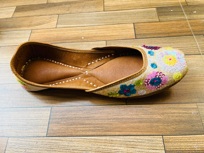 HANDCRAFTED MOJRI