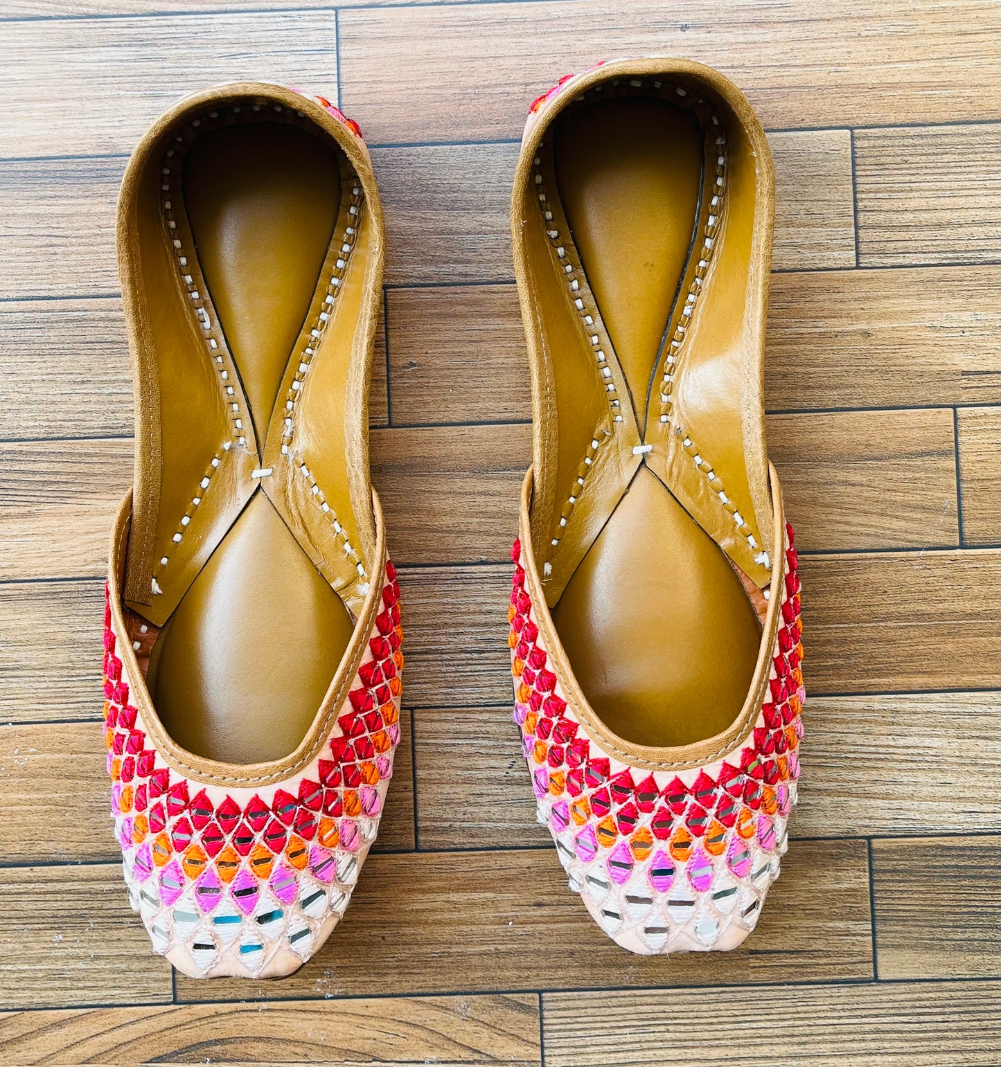 HANDCRAFTED MOJRI