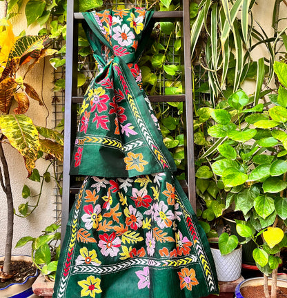 Green stole kantha dupatta mehndi look 
