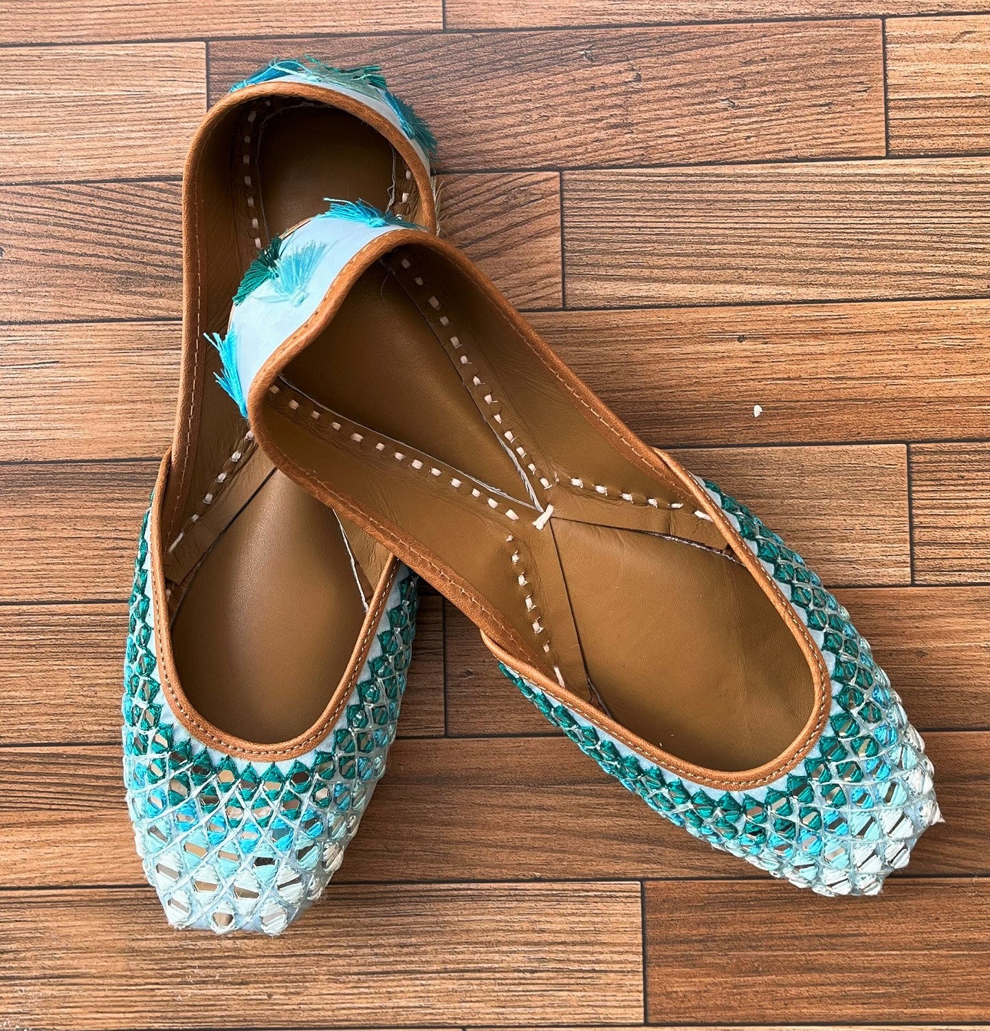 HANDCRAFTED MOJRI
