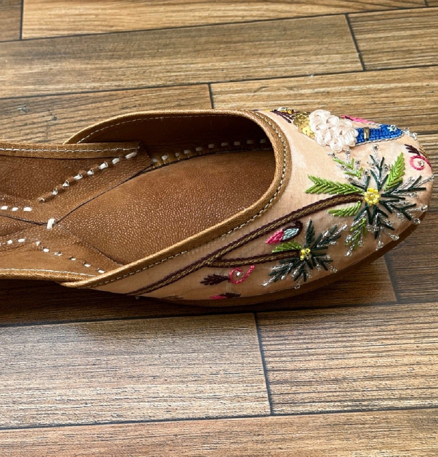 HANDCRAFTED MOJRI