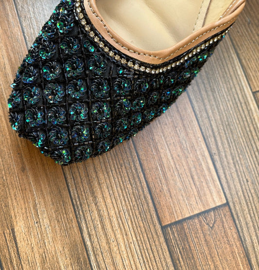 HANDCRAFTED MOJRI