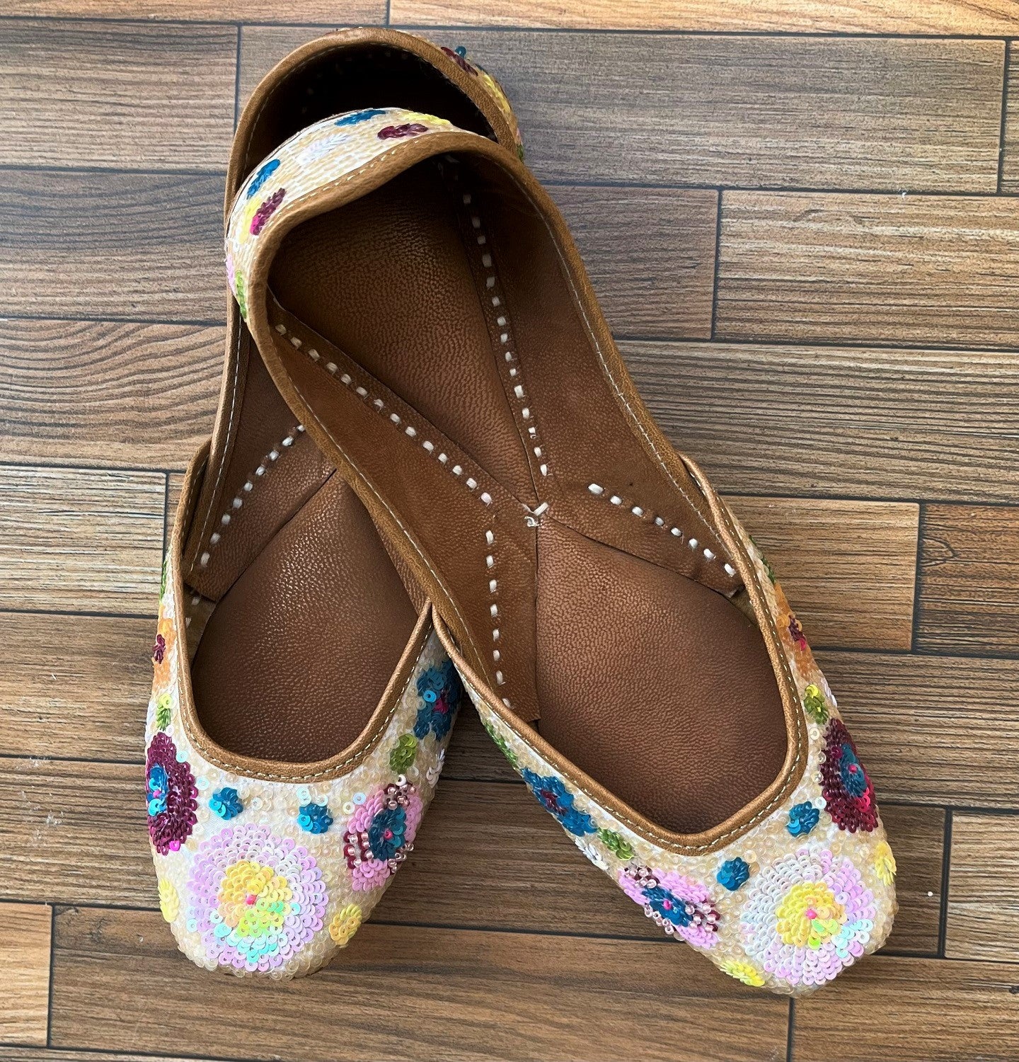 HANDCRAFTED MOJRI