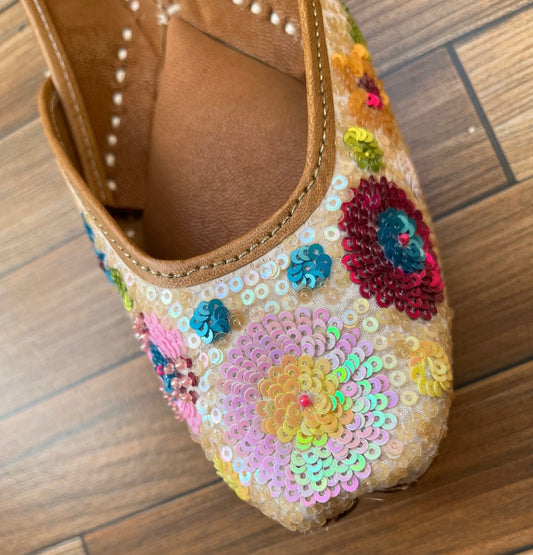HANDCRAFTED MOJRI