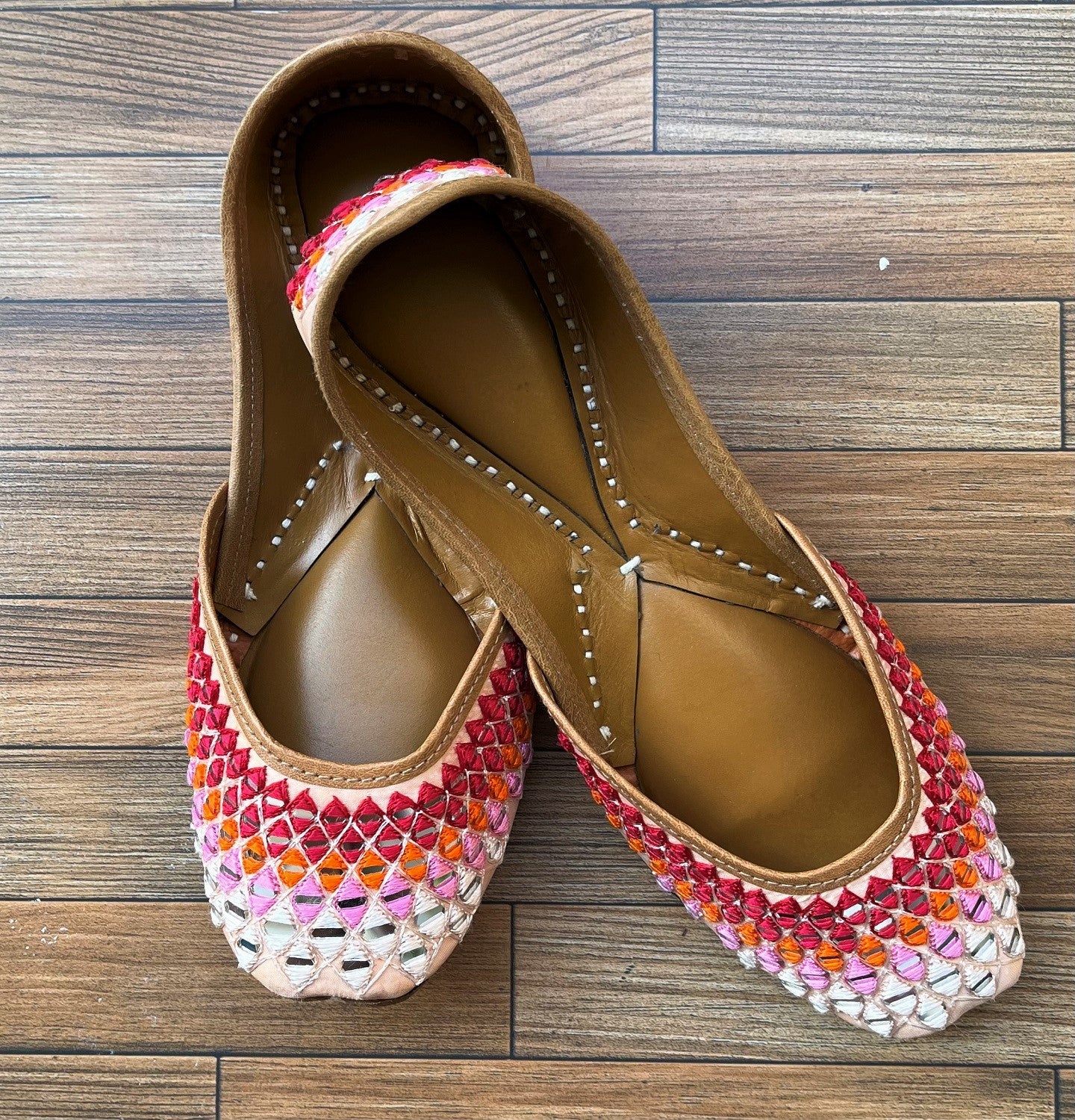 HANDCRAFTED MOJRI